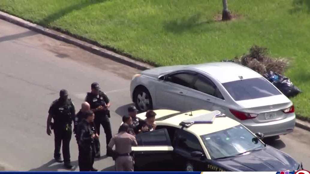Suspect runs off after chase ends in crash in Orange County
