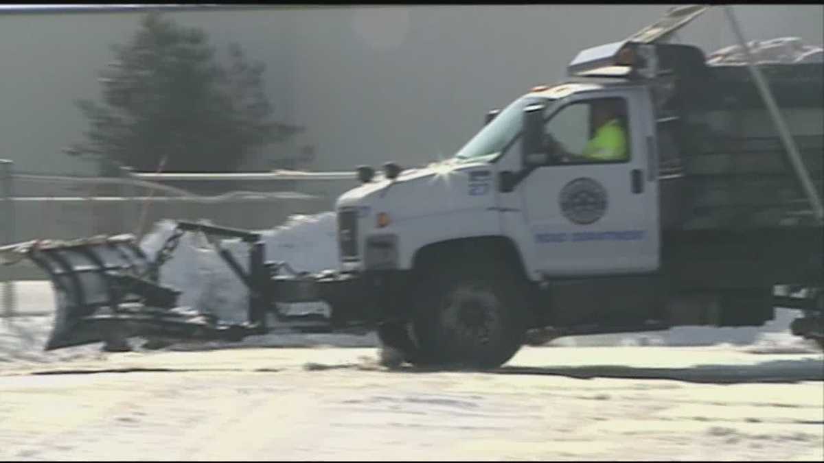 Oldham County road crews tackle snowy roadways