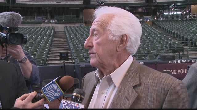 Uecker statue unveiled at Miller Park