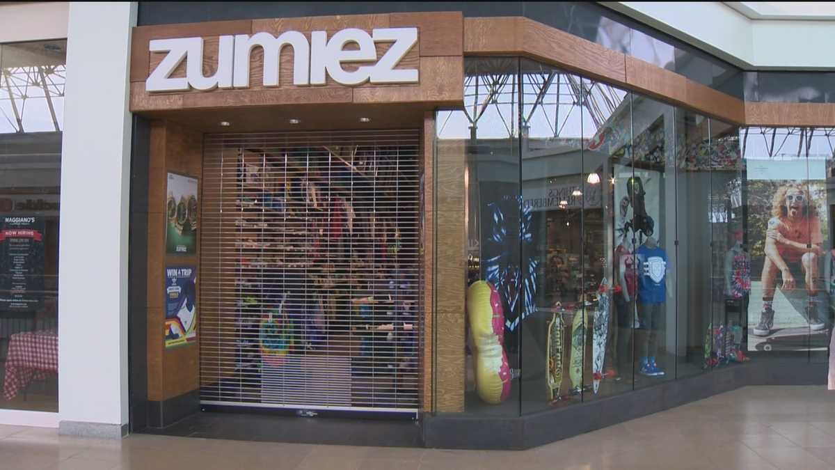 Zumiez store honors mall shooting victims