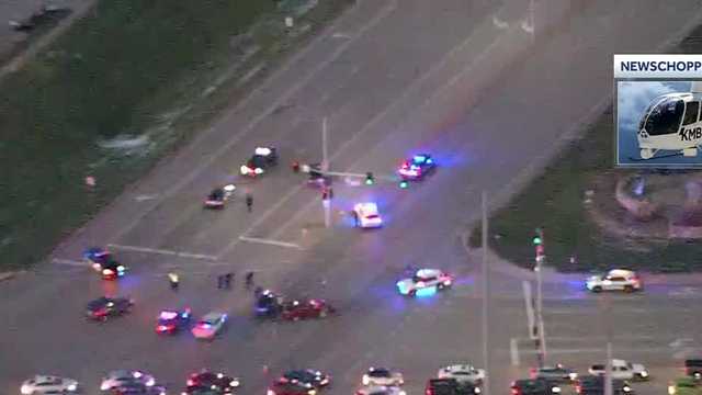3 injured following crash, police pursuit in Overland Park - Vimarsana News