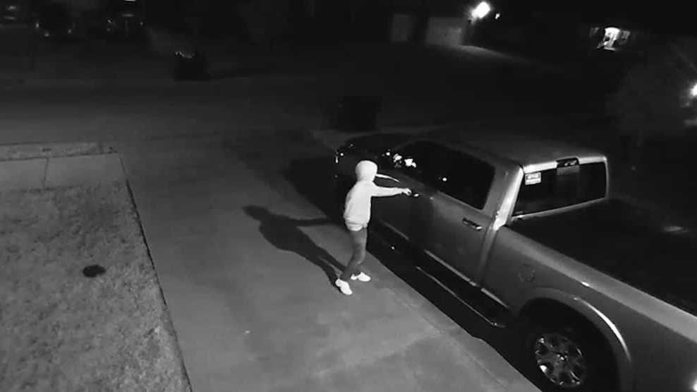 Vine Grove Police investigate multiple car breakin's by group caught