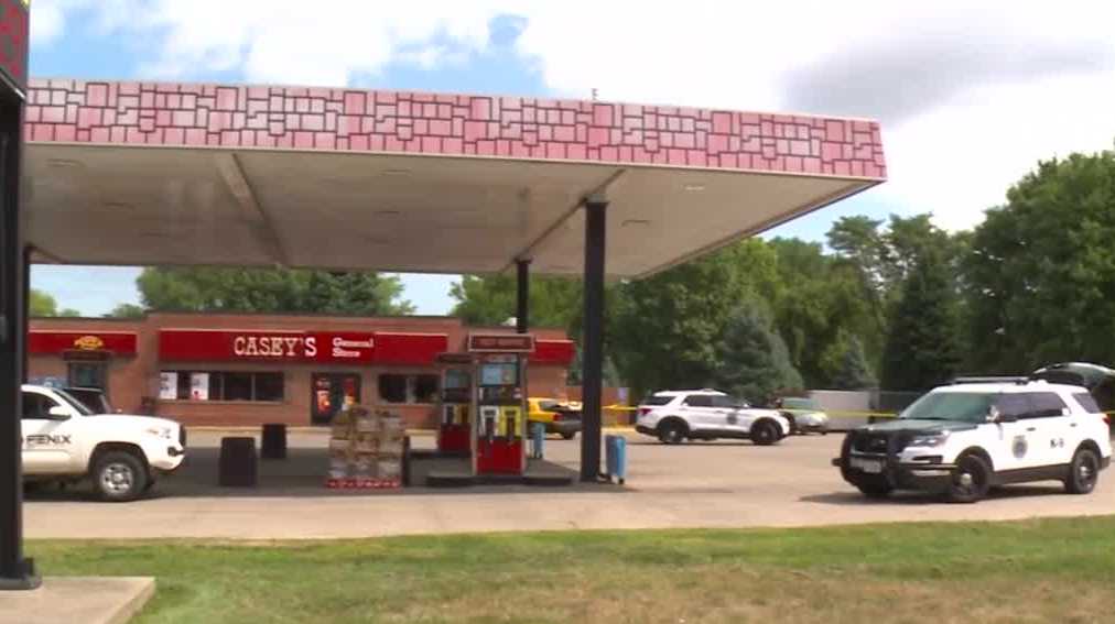 Man injured after multiple shots fired at Iowa convenience store