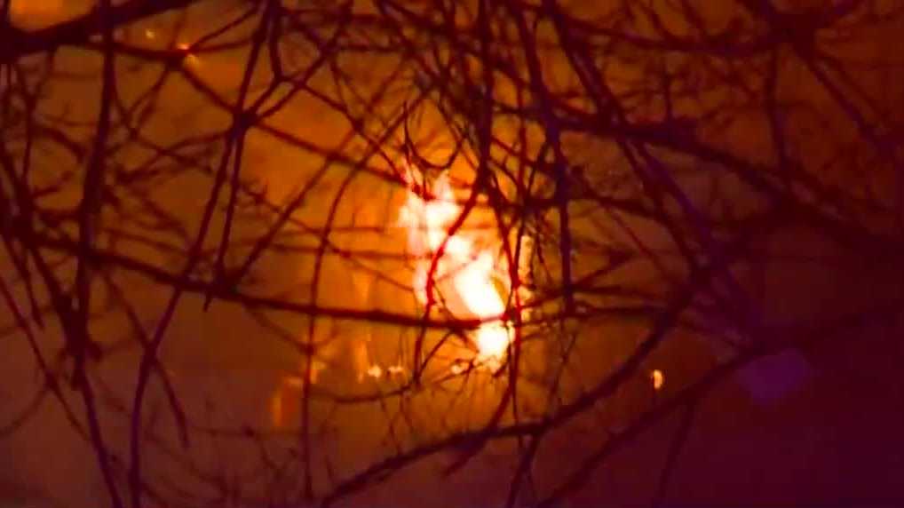 Fire crews battle flames, extreme cold in Warren County fire