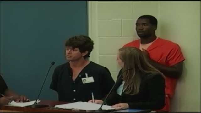 Violent felon faces voyeur charges, deputies say
