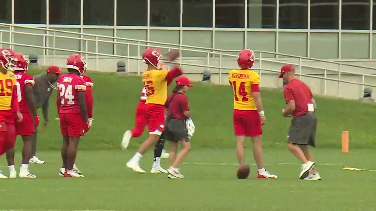 Video shows Patrick Mahomes back on the field at Chiefs OTAs