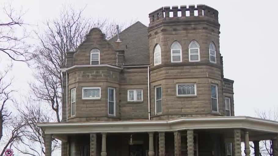 Broadview Hotel, once in 'The Negro Motorist Green Book,' recognized as a historical site