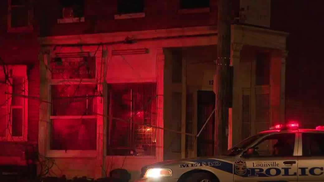2 people hurt, including firefighter, in Old Louisville fire