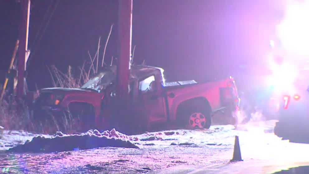 2 dead in crash in Hooksett, New Hampshire