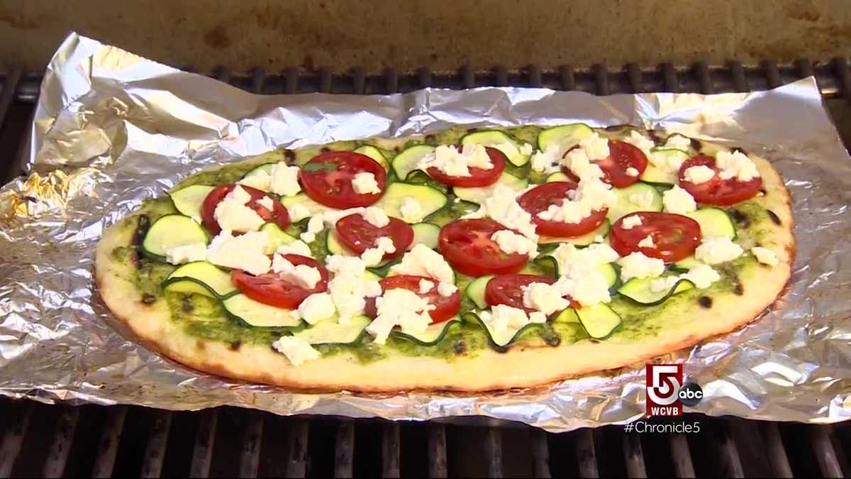 Learn how to turn your grill into a pizza oven