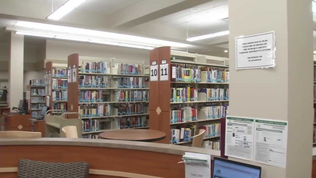 Farley, Iowa comes together to save library