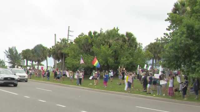 Abortion rights advocates rally in Brevard County - Vimarsana News
