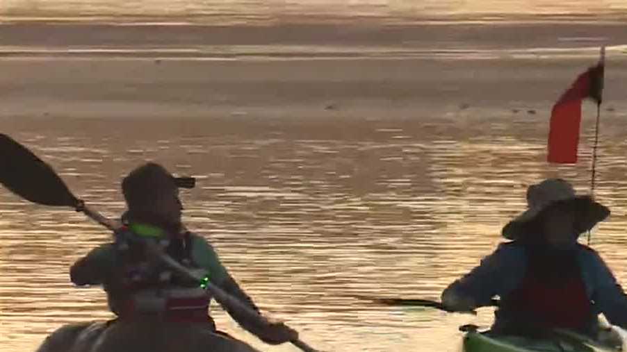 Kansas City group paddling pumpkin on Missouri River for record