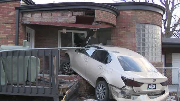 car crashes into des moines house