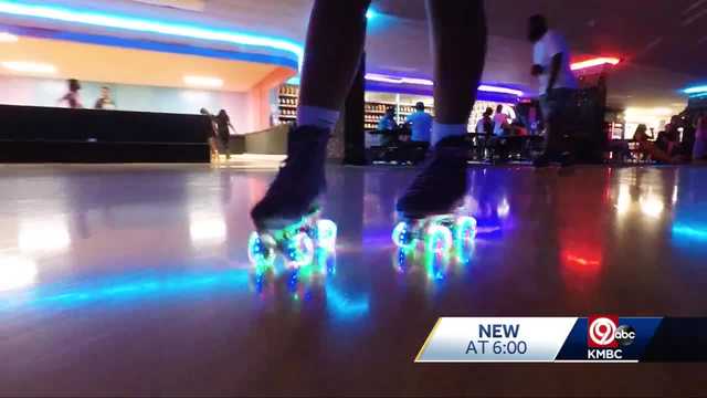 Adult nights at SKATES Rollertainment are a VIBE!!! Check us out