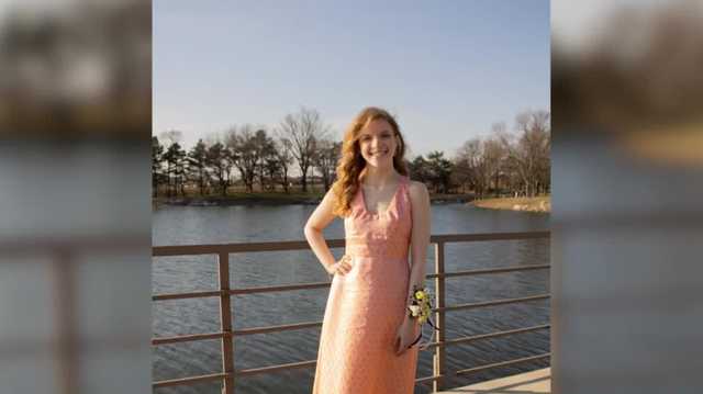 Mom sews daughter's prom dress with 50+ year old fabric bought by her father in Thailand - Vimarsana News