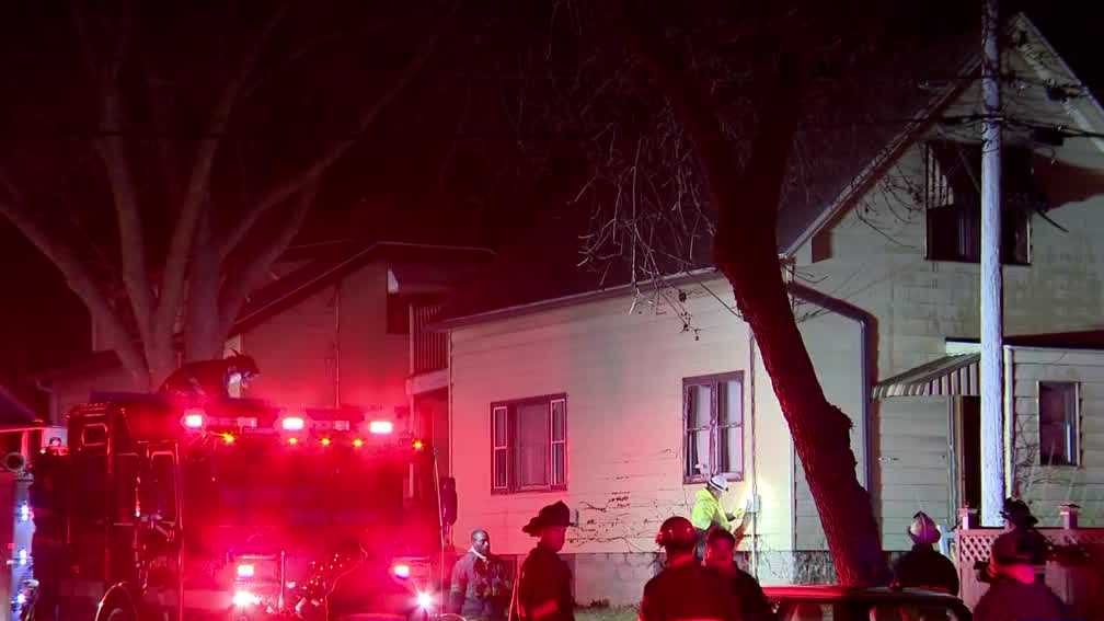 Mother and children displaced after Milwaukee house fire