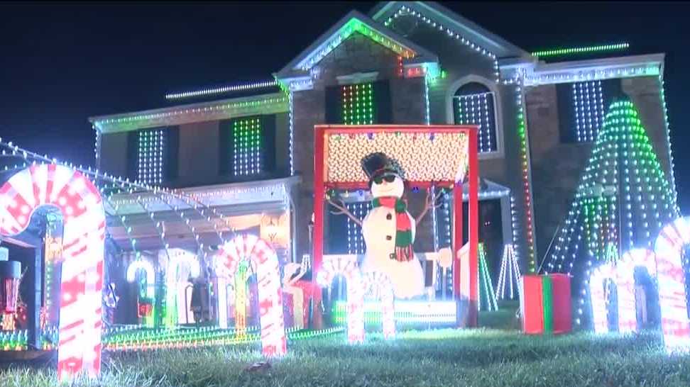 Pittsburgharea family sets up spectacular Christmas light display