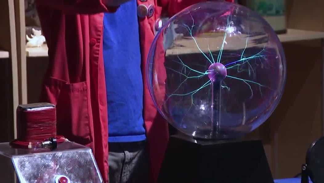 Kentucky Science Center hosts day of light, electric exploration