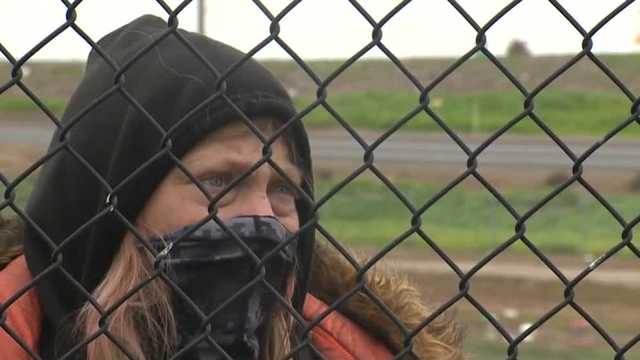City crews help to clean up south Sacramento homeless encampment - Vimarsana News