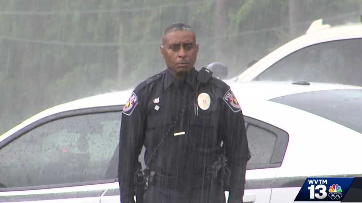 Police Officer Talks About Standing At Attention In Rain To Honor Deceased Wwii Veteran