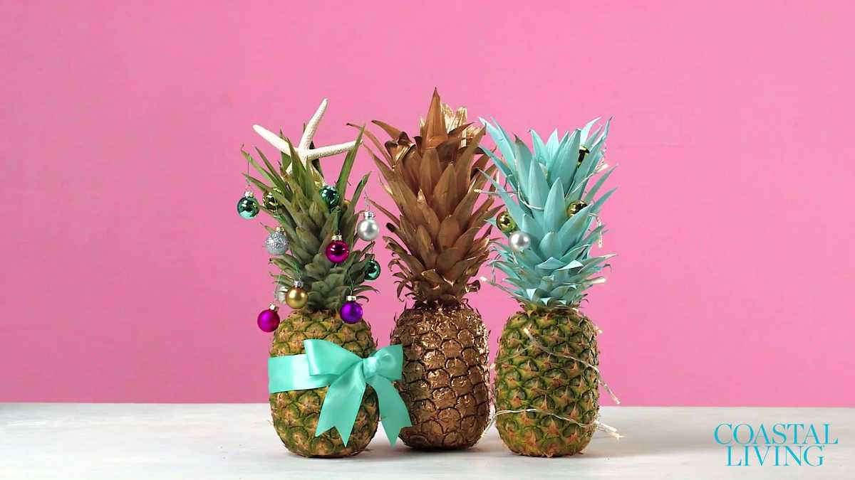 How to Decorate a Pineapple Christmas Tree