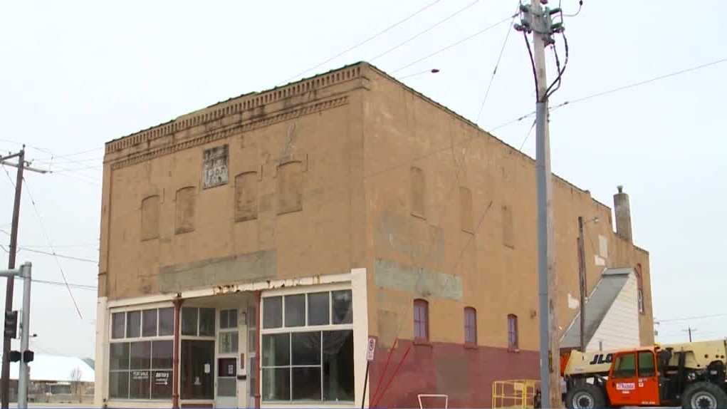Des Moines City Council votes to demolish Fairground Hardware creating