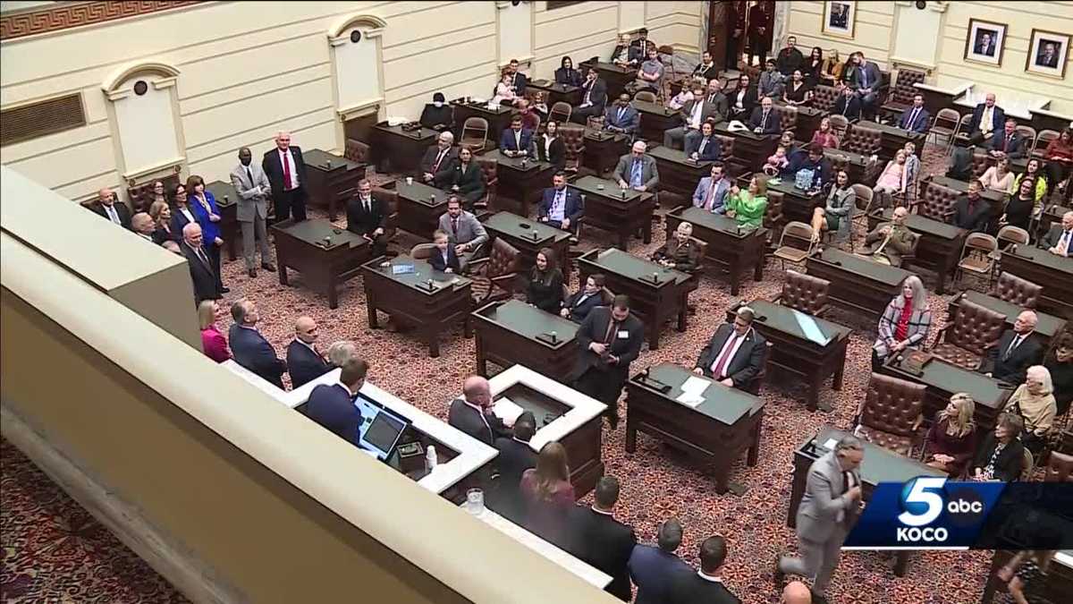 Returning, newly elected senators take Oath of Office in Oklahoma