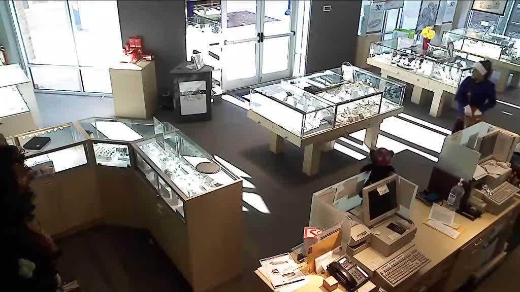 FBI releases new video of wanted in 5-state jewelry store robbery spree
