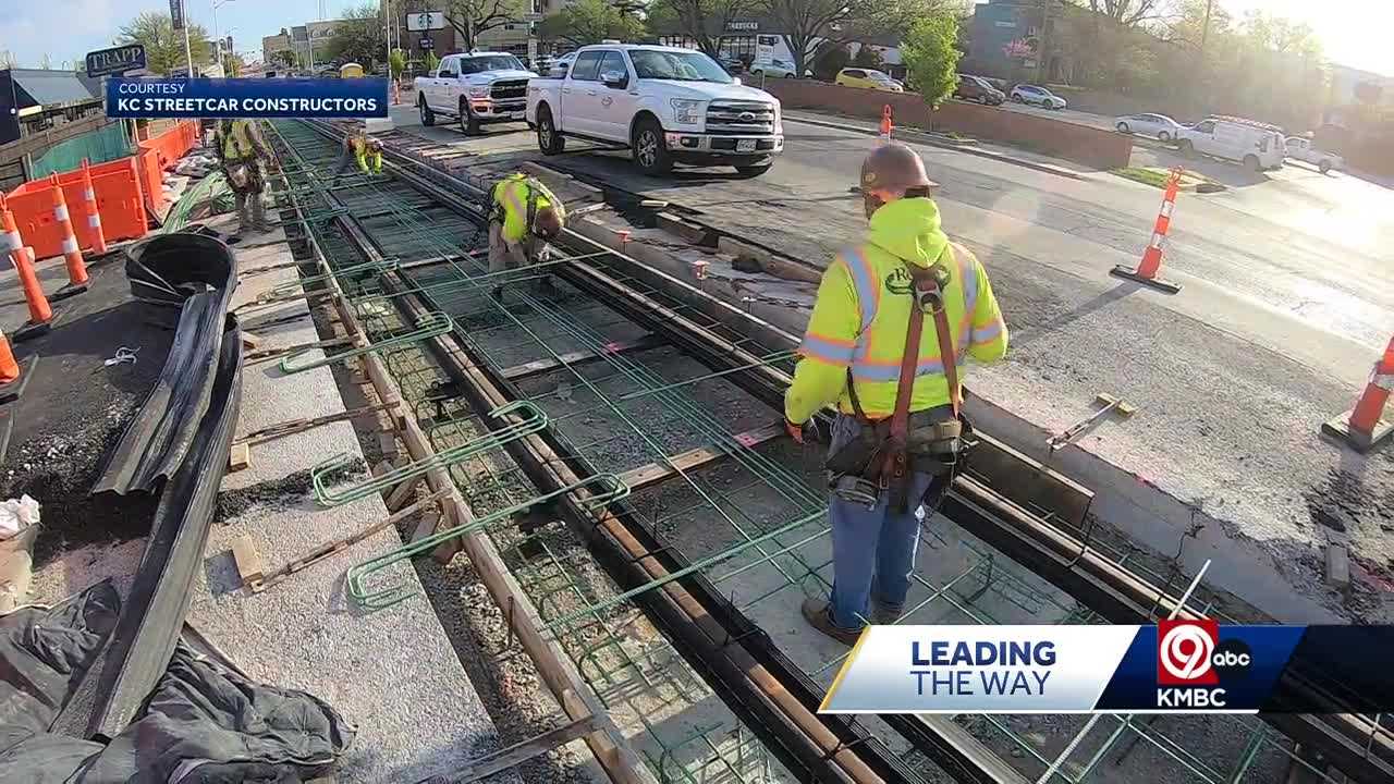 Construction crews working to finish key segment of Kansas City Streetcar line