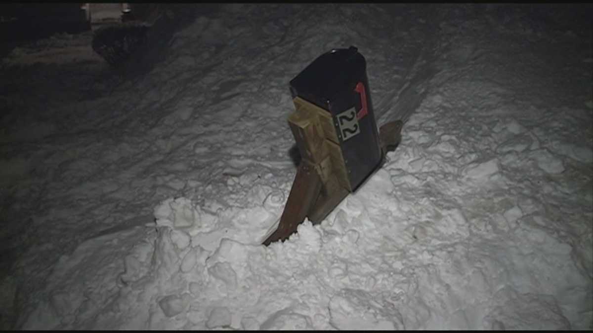 Snow plow smashes mailboxes