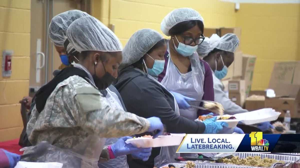 Thousands line up in person for Bea Gaddy Thanksgiving Dinner