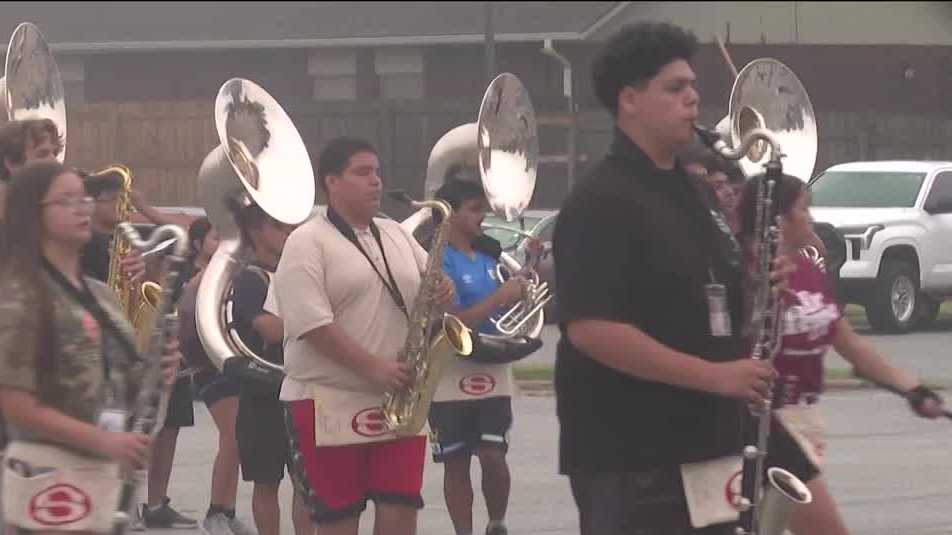 Springdale High School marching band battles high temperatures as they ...