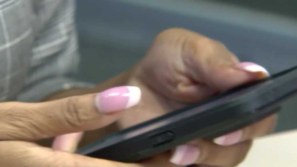 Bill restricting cell phone use in Kentucky classrooms advances