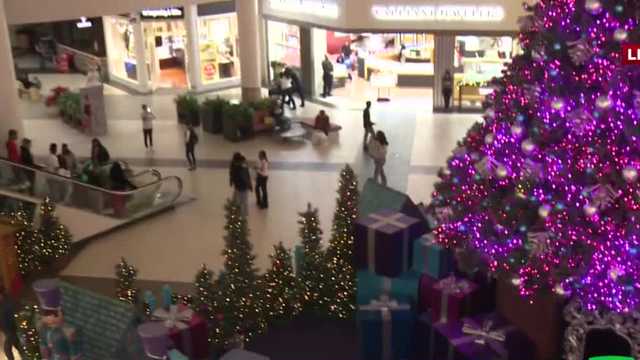 Last minute shoppers hit the malls, markets this holiday weekend - Vimarsana News