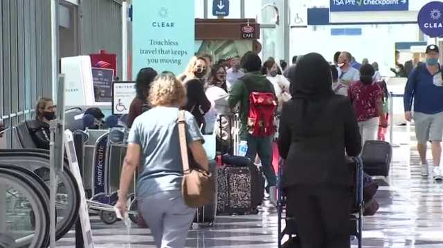 TSA workers prepare for holiday travel season with vaccine mandate - Vimarsana News