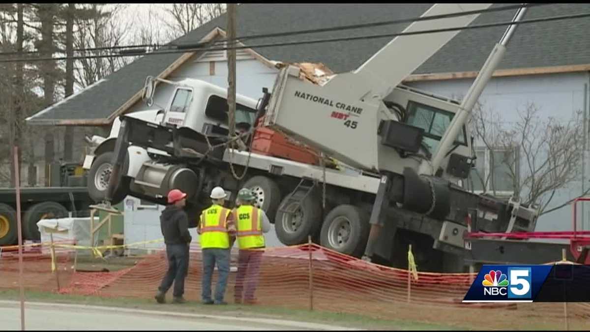 Crews remove massive crane that tipped onto house
