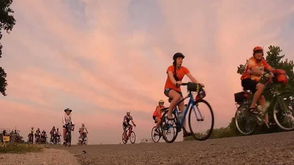 RAGBRAI rolls out of Des Moines