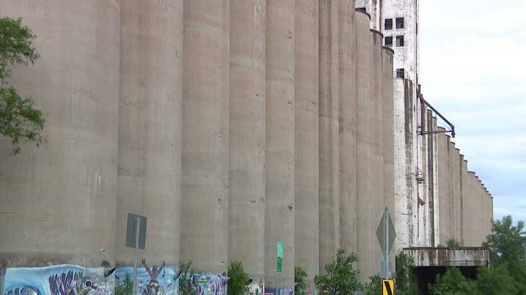 South Omaha community discuss proposed silos housing development