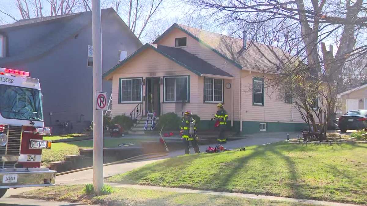 Des Moines fire crews investigating Friday afternoon house fire