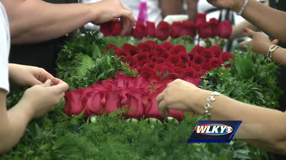 Garland of roses created for Kentucky Derby 143 winner