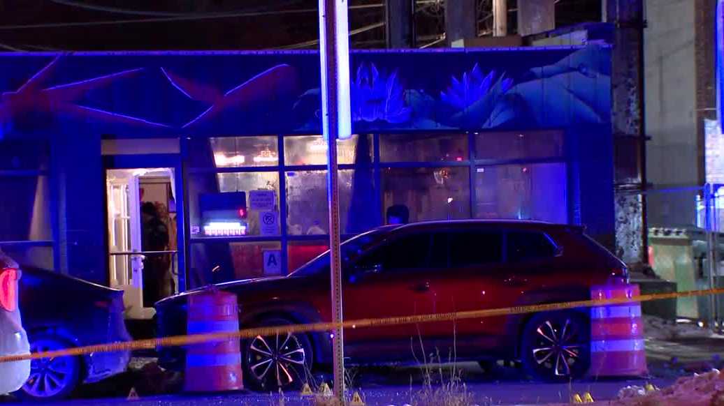 Milwaukee police investigating deadly crash near shooting scene