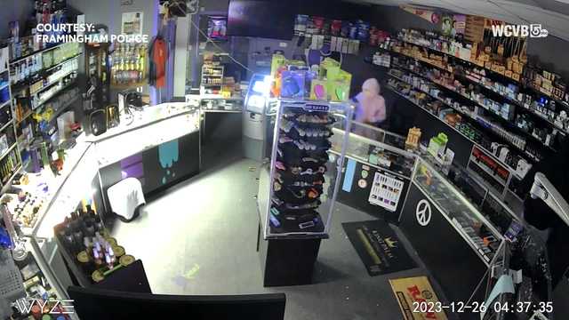 Police searching for 5 suspects after overnight store break-in in Framingham