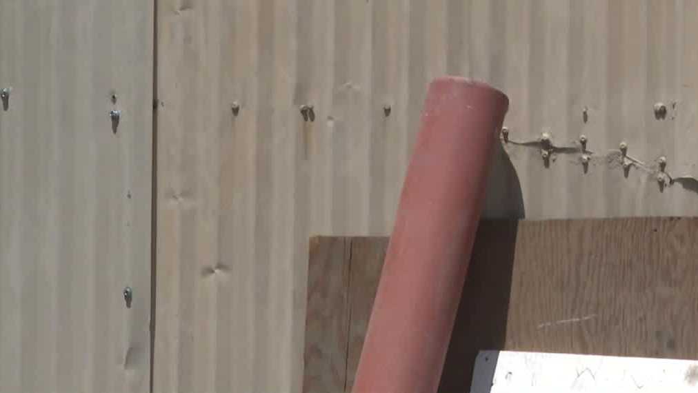 Thieves cut into new Ca. hardware store, steal leaf blower - Vimarsana News