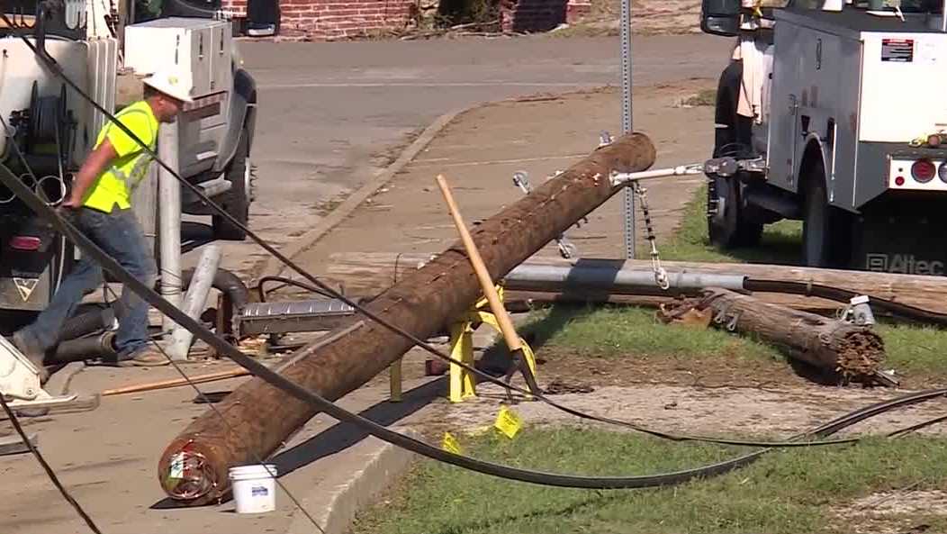 Storm cleanup continues as 200+ Wyandotte County homes await electrical repairs