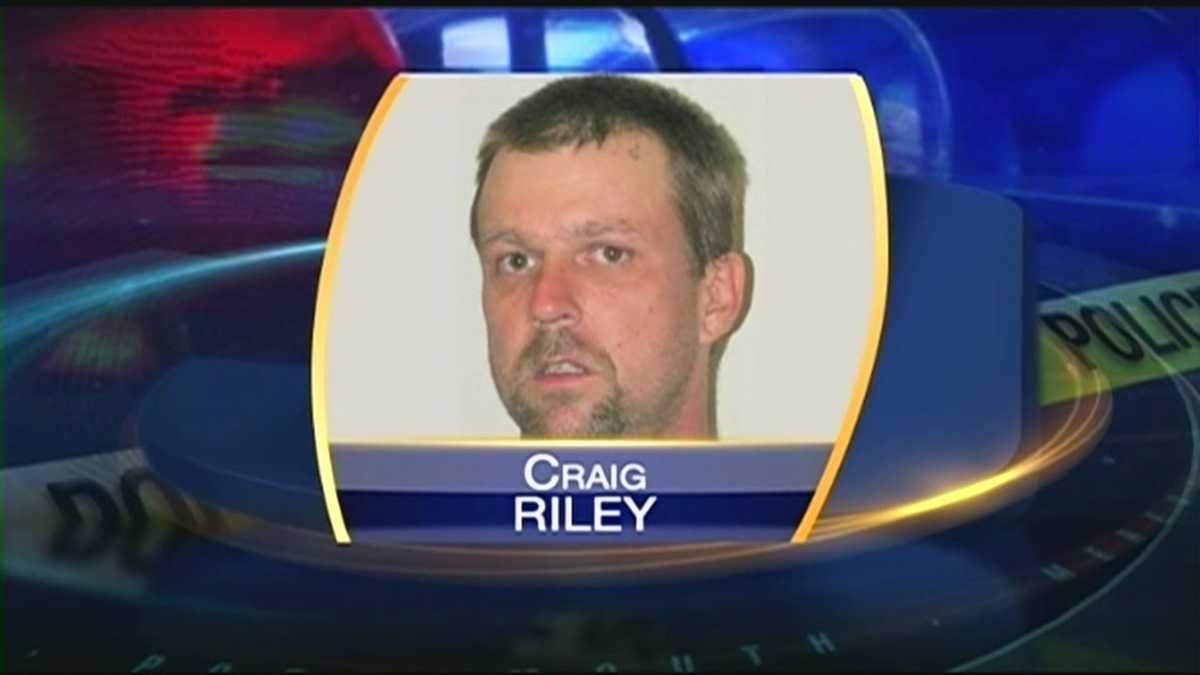 Man accused of trying to grab officer's gun during scuffle