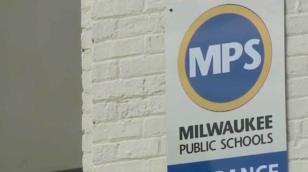 Milwaukee school board approves $1.5 billion budget