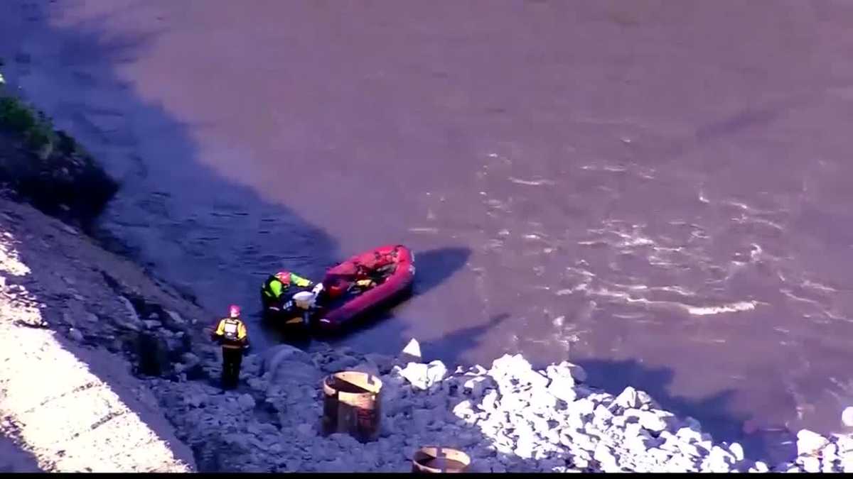 Man dies in kayaking accident on Blue River