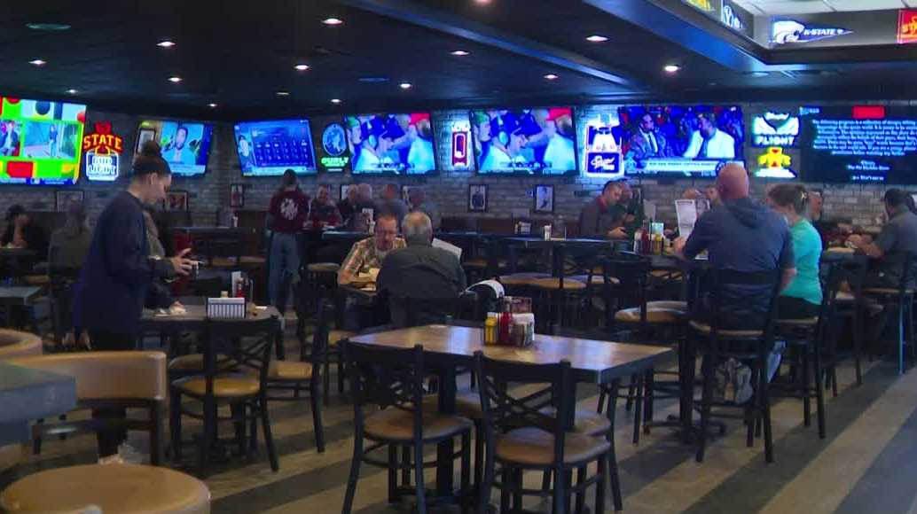 Des Moines-area bars gear up for rush as Iowa Hawkeyes, Iowa State Cyclones draw fans