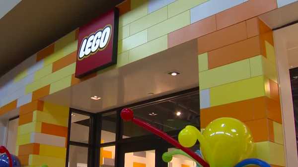 lego store opens at jordan creek in west des moines